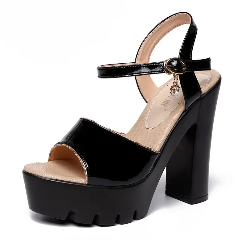 Сандалии из лакированной кожи  – обзор и цена Leather Work Dress